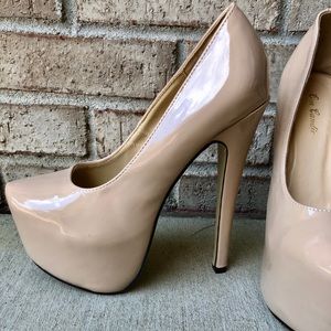 Very high closed toe nude pumps